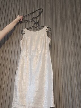 Dress. Massimo Dutti
Color: Rose Gold / Metallic Champagne with a hint of Rose